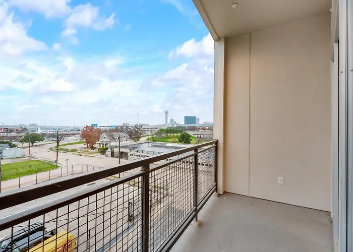Cozy Loft Style 2Br I Gym I Parking I Workspace